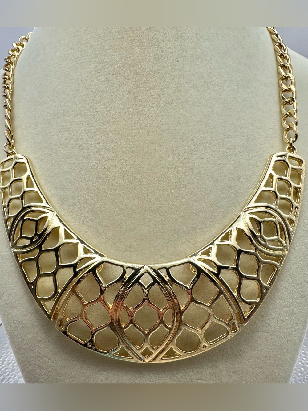 Apt. 9 Gold Tone Statement Necklace NWT